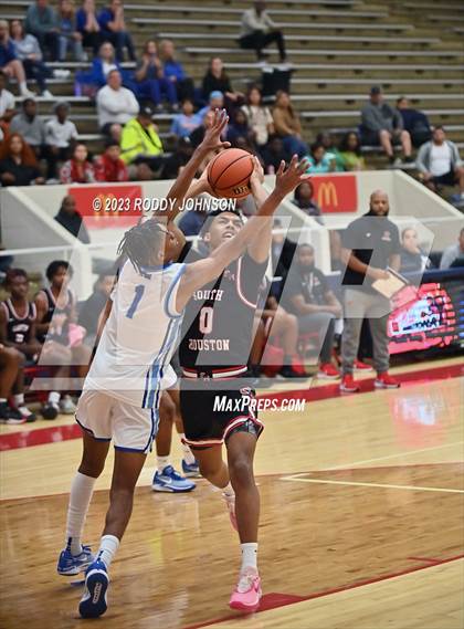 Thumbnail 3 in Barbers Hill vs. South Houston (McDonald's Texas Invitational) photogallery.