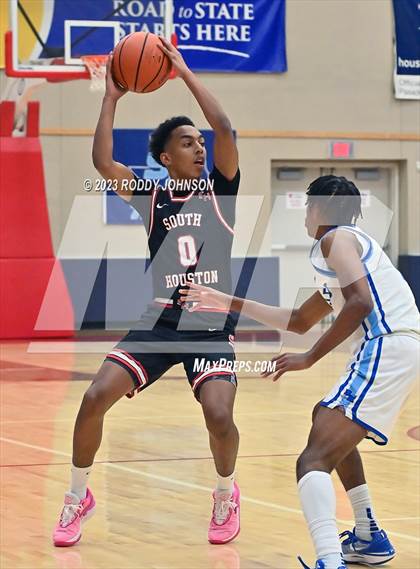 Thumbnail 2 in Barbers Hill vs. South Houston (McDonald's Texas Invitational) photogallery.