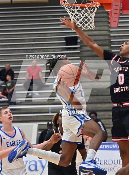 Thumbnail 3 in Barbers Hill vs. South Houston (McDonald's Texas Invitational) photogallery.