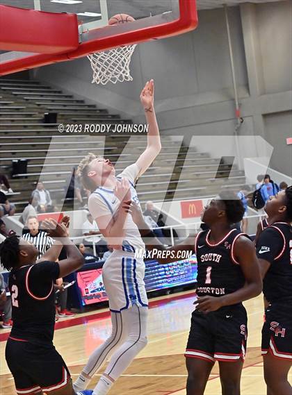 Thumbnail 3 in Barbers Hill vs. South Houston (McDonald's Texas Invitational) photogallery.
