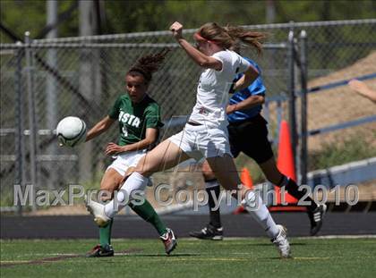 Thumbnail 2 in Fairview vs. Mountain Vista (5A Semifinal) photogallery.