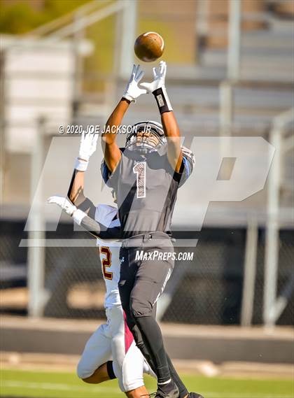 Thumbnail 1 in Salpointe vs Mountain View photogallery.