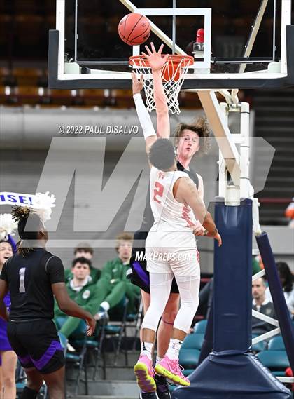 Thumbnail 3 in Douglas County vs. Denver East (CHSAA 5A Great 8) photogallery.