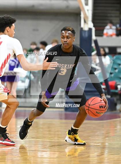 Thumbnail 1 in Douglas County vs. Denver East (CHSAA 5A Great 8) photogallery.