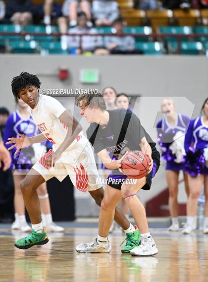 Thumbnail 2 in Douglas County vs. Denver East (CHSAA 5A Great 8) photogallery.