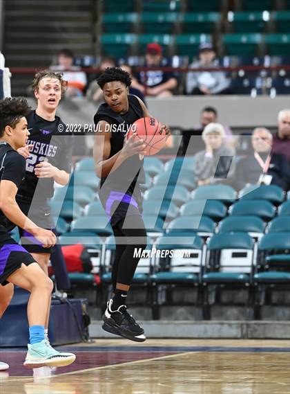 Thumbnail 3 in Douglas County vs. Denver East (CHSAA 5A Great 8) photogallery.