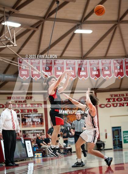 Thumbnail 2 in Brooks vs. Central photogallery.