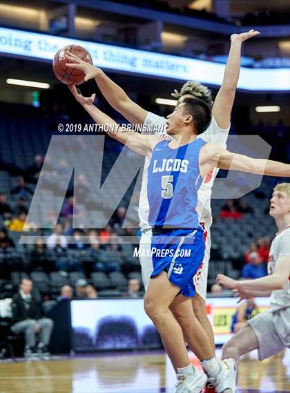 Thumbnail 1 in University vs. La Jolla Country Day (CIF State D3 Final) photogallery.