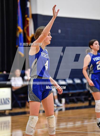 Thumbnail 3 in Allen Academy vs Veritas Academy photogallery.