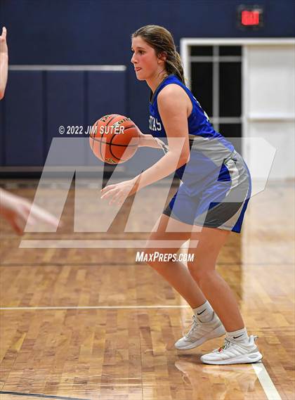 Thumbnail 3 in Allen Academy vs Veritas Academy photogallery.