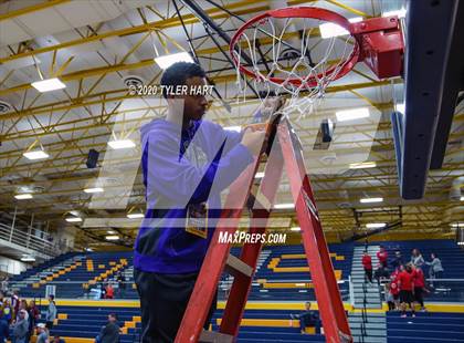 Thumbnail 1 in Brownsburg vs. Plainfield (IHSAA 4A Sectional Championship) photogallery.