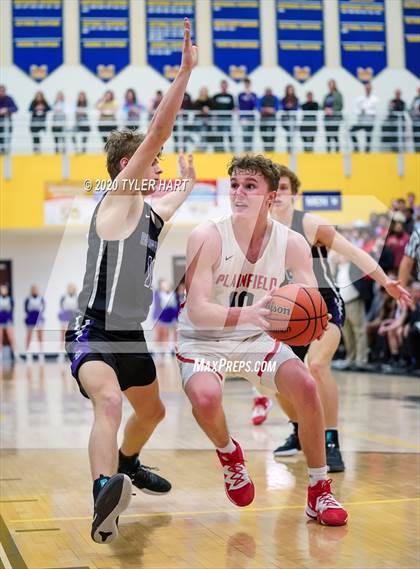 Thumbnail 1 in Brownsburg vs. Plainfield (IHSAA 4A Sectional Championship) photogallery.