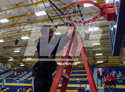 Thumbnail 1 in Brownsburg vs. Plainfield (IHSAA 4A Sectional Championship) photogallery.