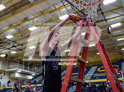Thumbnail 1 in Brownsburg vs. Plainfield (IHSAA 4A Sectional Championship) photogallery.
