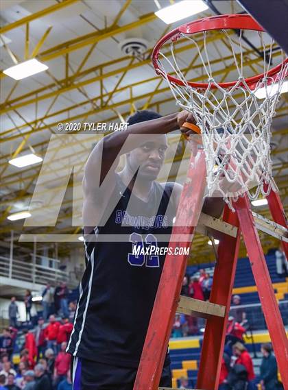 Thumbnail 1 in Brownsburg vs. Plainfield (IHSAA 4A Sectional Championship) photogallery.