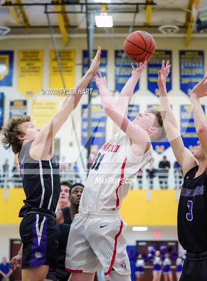 Thumbnail 3 in Brownsburg vs. Plainfield (IHSAA 4A Sectional Championship) photogallery.