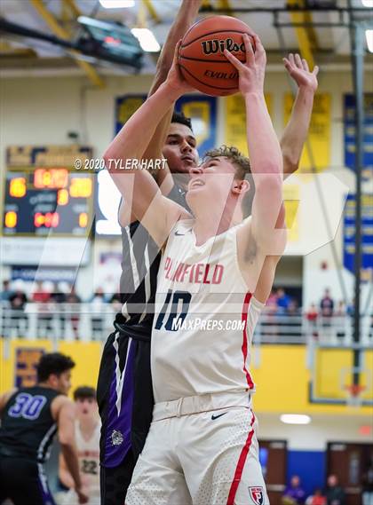 Thumbnail 2 in Brownsburg vs. Plainfield (IHSAA 4A Sectional Championship) photogallery.