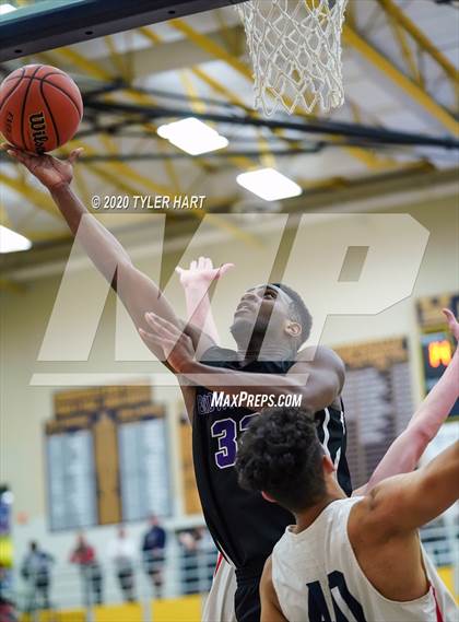 Thumbnail 2 in Brownsburg vs. Plainfield (IHSAA 4A Sectional Championship) photogallery.