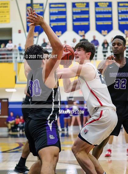 Thumbnail 1 in Brownsburg vs. Plainfield (IHSAA 4A Sectional Championship) photogallery.