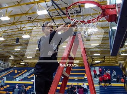 Thumbnail 3 in Brownsburg vs. Plainfield (IHSAA 4A Sectional Championship) photogallery.