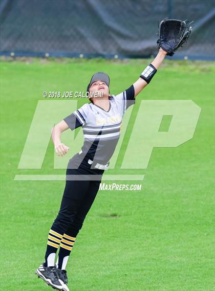 Thumbnail 1 in Lee [Robert E.] vs East Central (NISD Softball Tournament) photogallery.