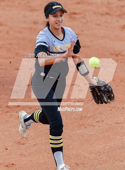 Thumbnail 2 in Lee [Robert E.] vs East Central (NISD Softball Tournament) photogallery.