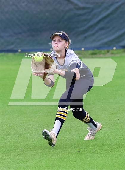 Thumbnail 3 in Lee [Robert E.] vs East Central (NISD Softball Tournament) photogallery.