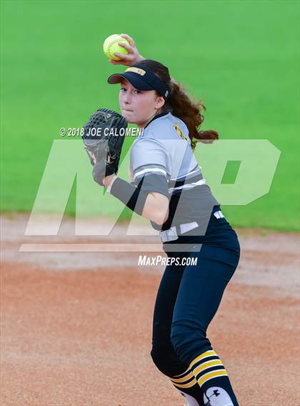 Thumbnail 2 in Lee [Robert E.] vs East Central (NISD Softball Tournament) photogallery.