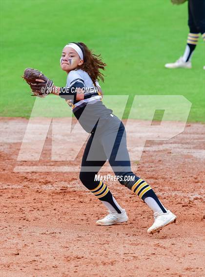 Thumbnail 2 in Lee [Robert E.] vs East Central (NISD Softball Tournament) photogallery.