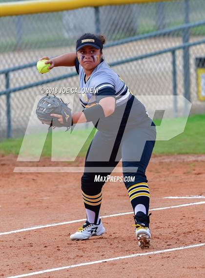 Thumbnail 3 in Lee [Robert E.] vs East Central (NISD Softball Tournament) photogallery.
