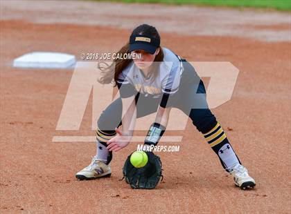 Thumbnail 1 in Lee [Robert E.] vs East Central (NISD Softball Tournament) photogallery.