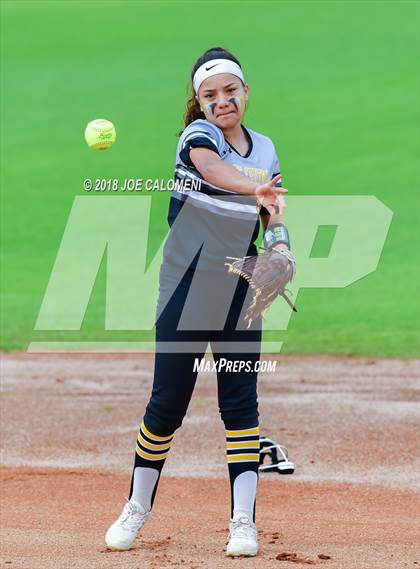 Thumbnail 1 in Lee [Robert E.] vs East Central (NISD Softball Tournament) photogallery.