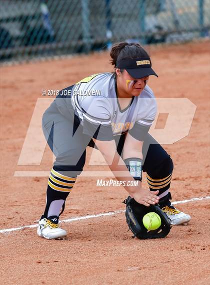 Thumbnail 3 in Lee [Robert E.] vs East Central (NISD Softball Tournament) photogallery.