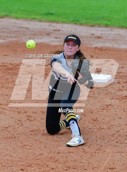 Thumbnail 3 in Lee [Robert E.] vs East Central (NISD Softball Tournament) photogallery.