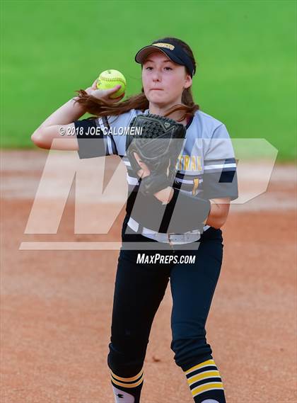 Thumbnail 2 in Lee [Robert E.] vs East Central (NISD Softball Tournament) photogallery.