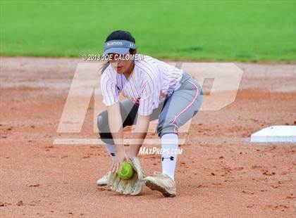 Thumbnail 1 in Lee [Robert E.] vs East Central (NISD Softball Tournament) photogallery.