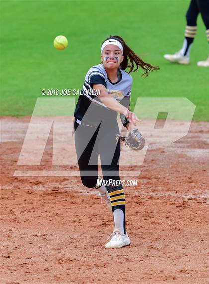 Thumbnail 1 in Lee [Robert E.] vs East Central (NISD Softball Tournament) photogallery.