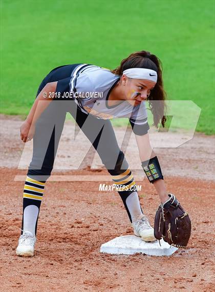 Thumbnail 1 in Lee [Robert E.] vs East Central (NISD Softball Tournament) photogallery.