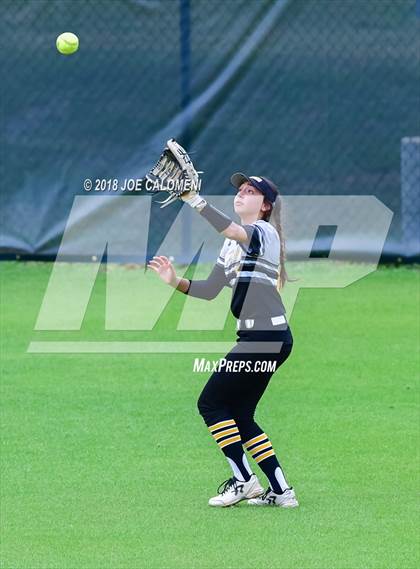 Thumbnail 2 in Lee [Robert E.] vs East Central (NISD Softball Tournament) photogallery.