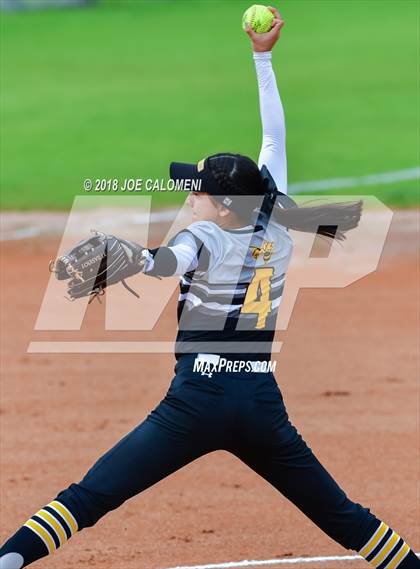 Thumbnail 3 in Lee [Robert E.] vs East Central (NISD Softball Tournament) photogallery.
