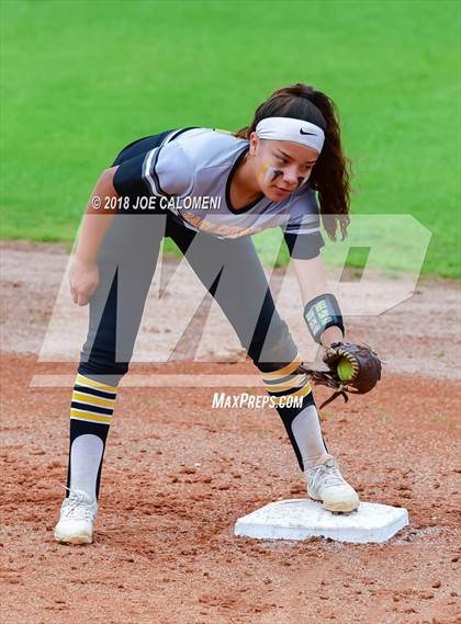 Thumbnail 3 in Lee [Robert E.] vs East Central (NISD Softball Tournament) photogallery.