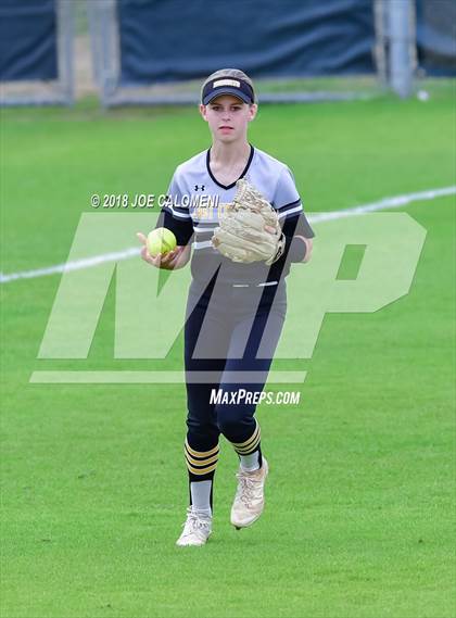 Thumbnail 2 in Lee [Robert E.] vs East Central (NISD Softball Tournament) photogallery.