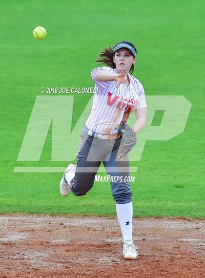 Thumbnail 2 in Lee [Robert E.] vs East Central (NISD Softball Tournament) photogallery.