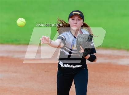 Thumbnail 3 in Lee [Robert E.] vs East Central (NISD Softball Tournament) photogallery.