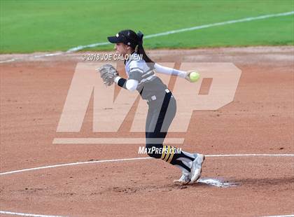 Thumbnail 2 in Lee [Robert E.] vs East Central (NISD Softball Tournament) photogallery.