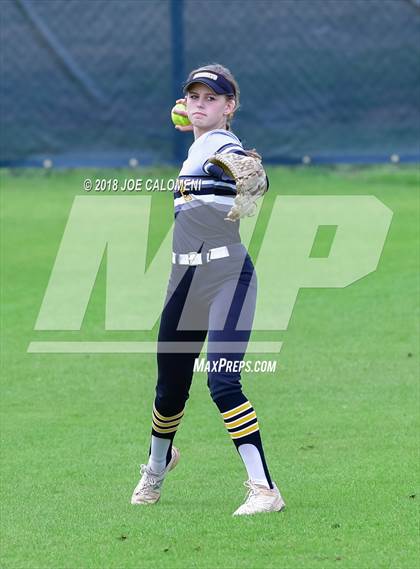 Thumbnail 3 in Lee [Robert E.] vs East Central (NISD Softball Tournament) photogallery.