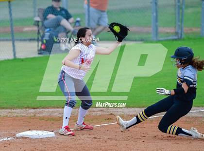 Thumbnail 1 in Lee [Robert E.] vs East Central (NISD Softball Tournament) photogallery.