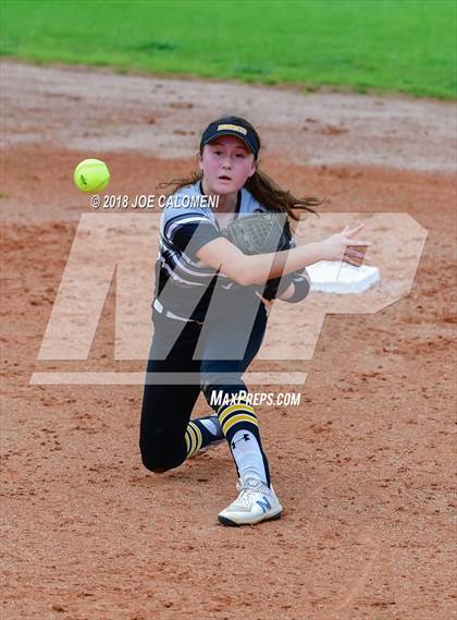 Thumbnail 1 in Lee [Robert E.] vs East Central (NISD Softball Tournament) photogallery.