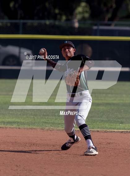 Thumbnail 1 in South Hills vs Bonita photogallery.