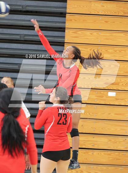 Thumbnail 3 in Chatsworth vs Taft photogallery.